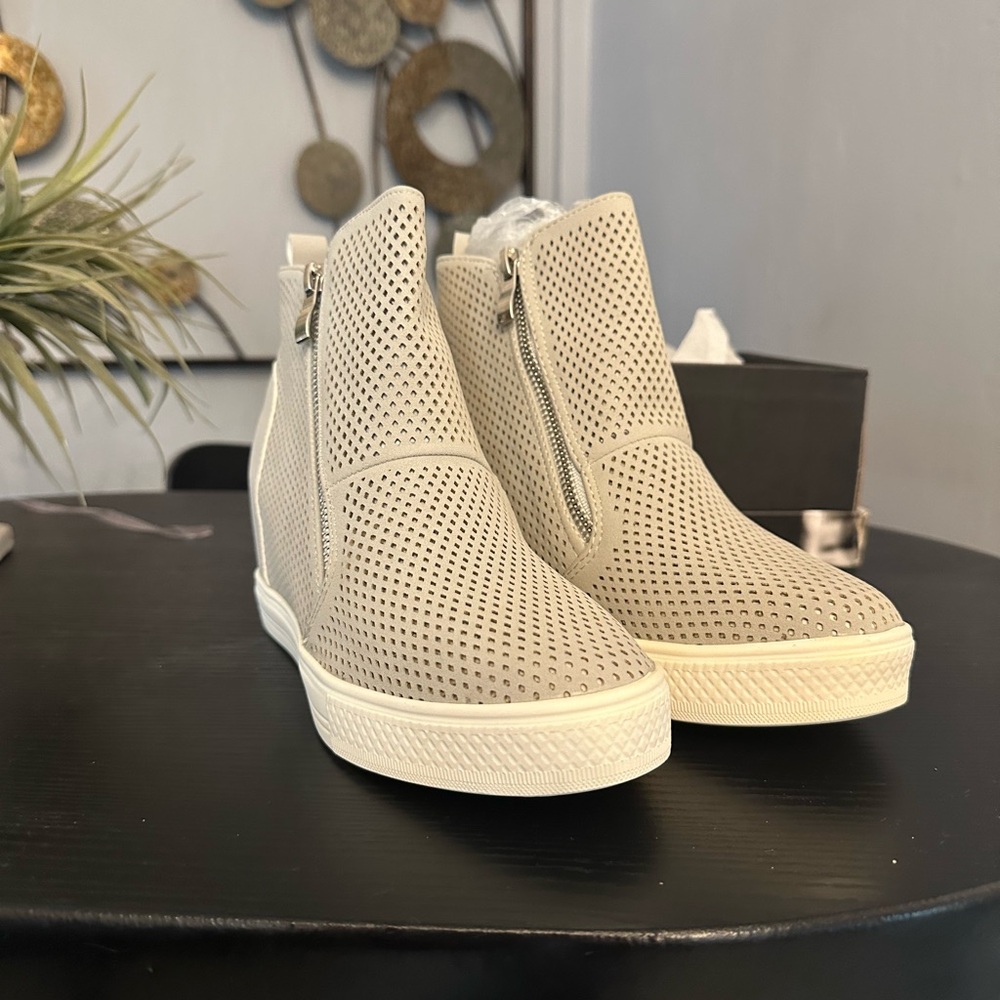 Booties in Light Gray